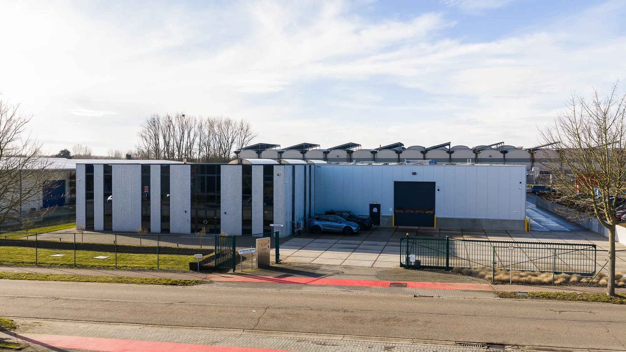 Het bedrijfsgebouw aan de Vrijheidweg, van boven gezien
