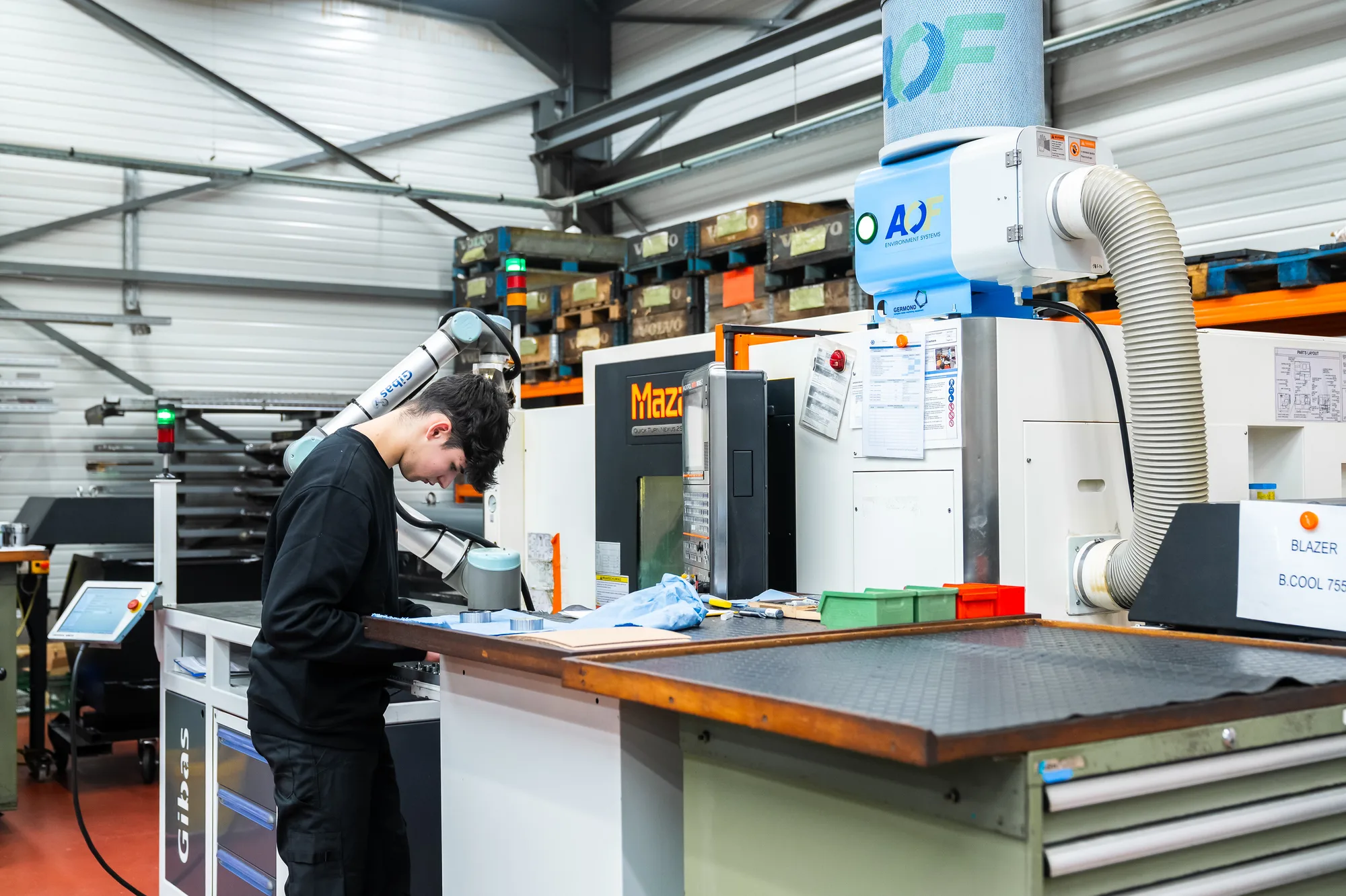 Draaicentrum met een verplaatsbare robot ernaast