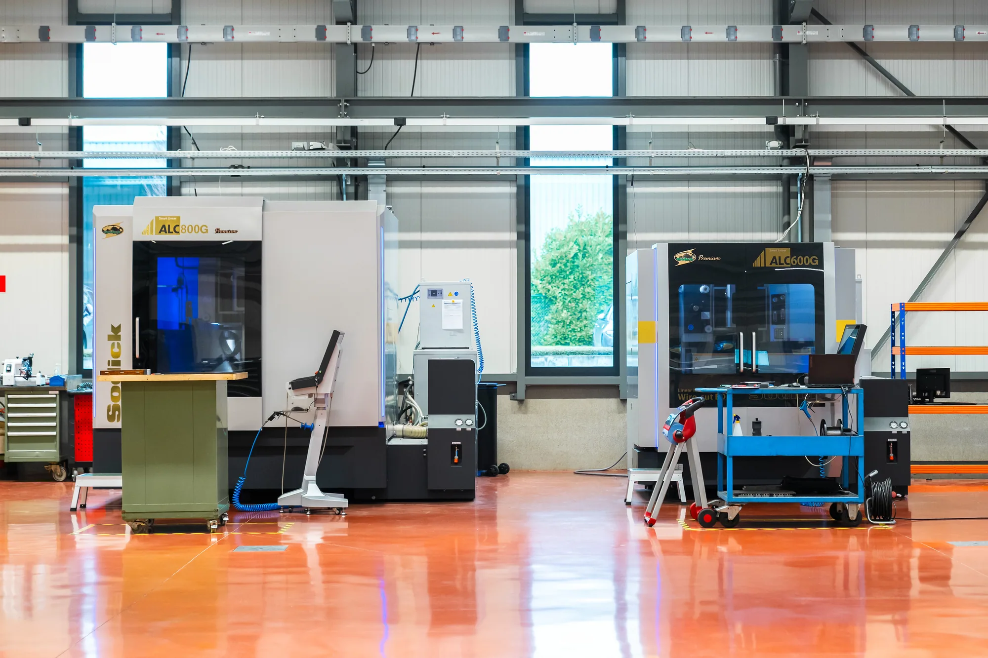 Sodick-draadvonkmachines naast elkaar in de werkplaats